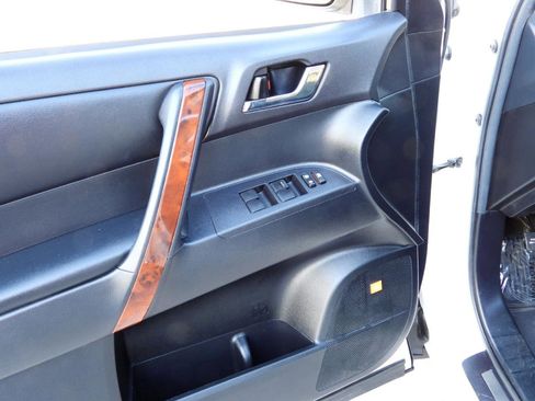 Used 2013 Toyota Highlander Limited FWD image 45