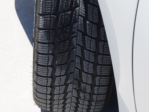 Used 2018 Toyota Corolla SE w/ SE Premium Package image 5