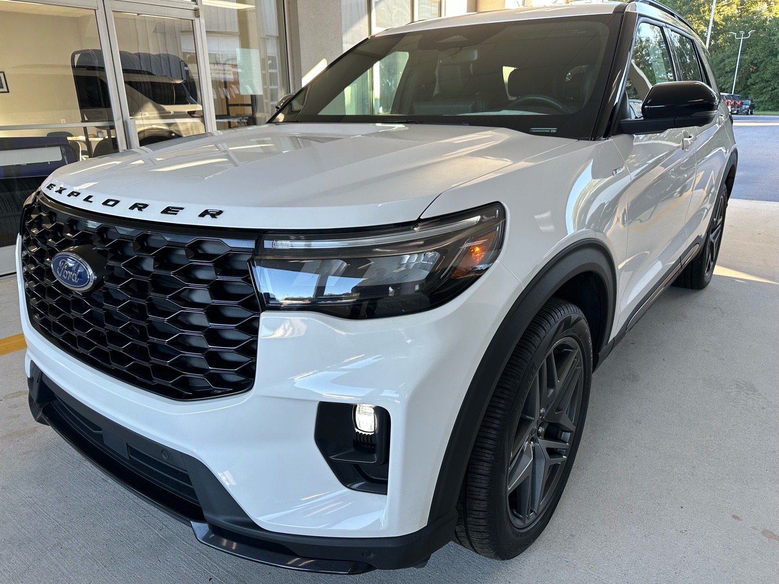 Certified 2025 Ford Explorer ST-Line w/ Premium Package AWD/4WD image 3