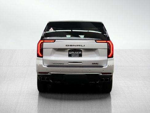 Used 2025 GMC Yukon XL Denali AWD/4WD image 4