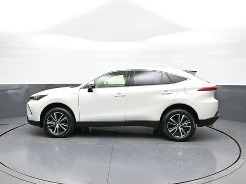 Certified 2021 Toyota Venza LE image 9