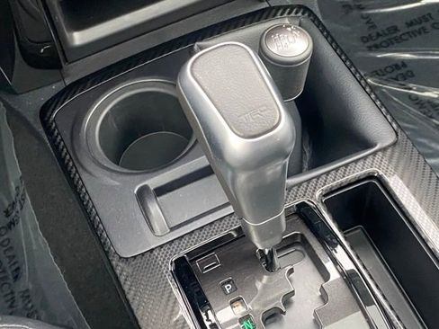 Used 2018 Toyota 4Runner TRD Off-Road Premium AWD/4WD image 17