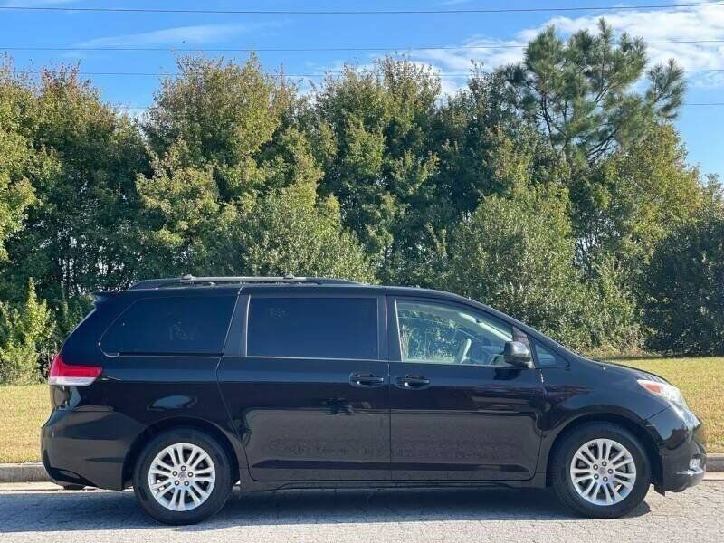 Used 2011 Toyota Sienna XLE FWD image 6