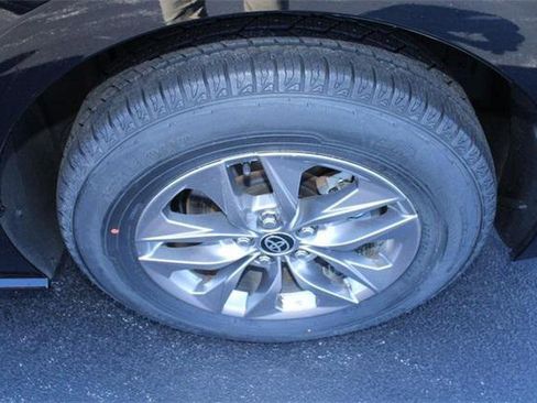 Certified 2023 Toyota Sienna XLE image 8