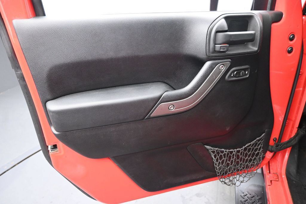 Used 2013 Jeep Wrangler Sport AWD/4WD image 15