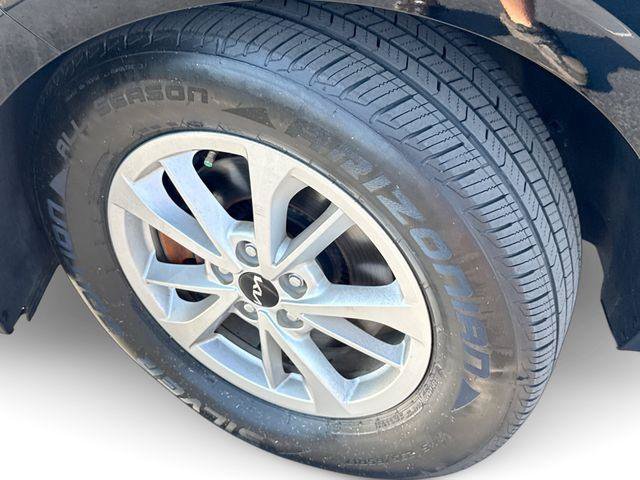 Used 2024 Kia Carnival LX FWD image 18