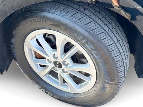 Used 2024 Kia Carnival LX FWD image 18