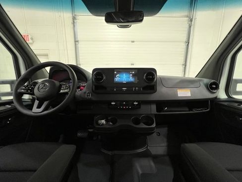 Used 2023 Mercedes-Benz Sprinter 3500 image 5