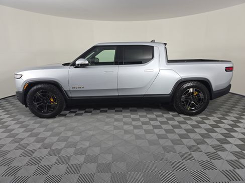 Used 2022 Rivian R1T Adventure image 2
