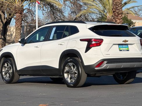 Certified 2025 Chevrolet Trax LT w/ LT Convenience Package image 5