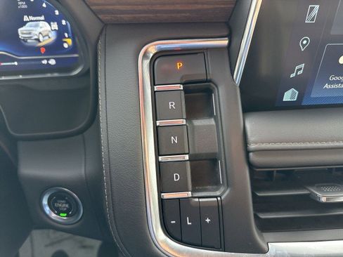 Certified 2024 Chevrolet Suburban High Country w/ Advanced Technology Package image 21