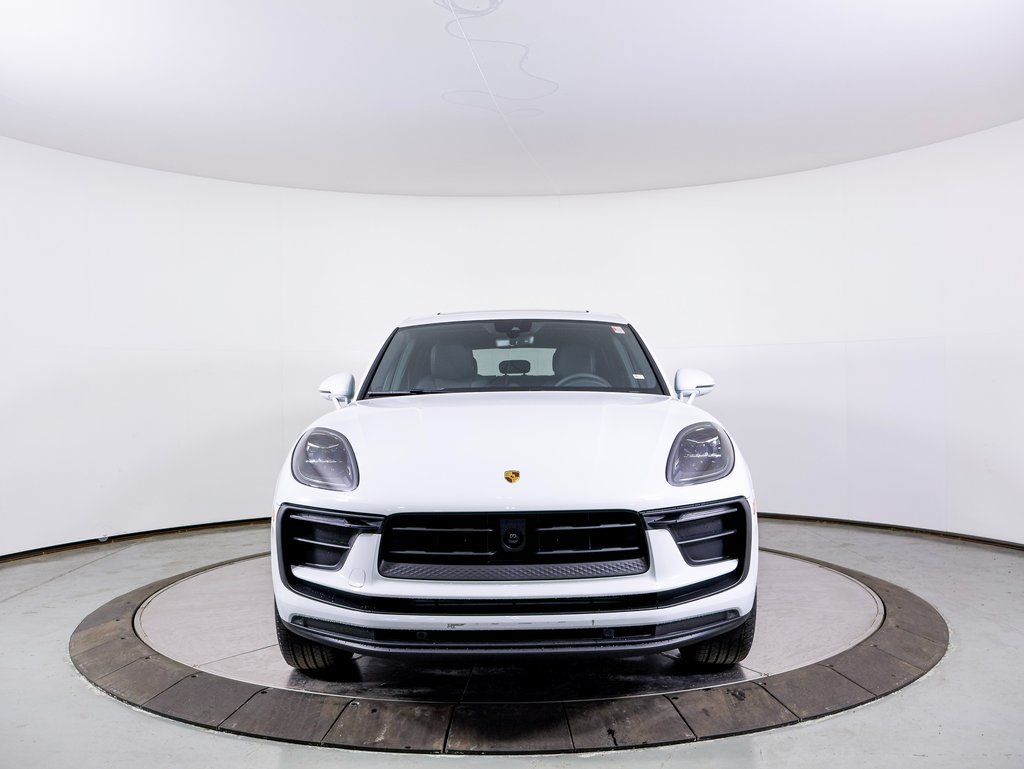 Certified 2025 Porsche Macan AWD/4WD image 26