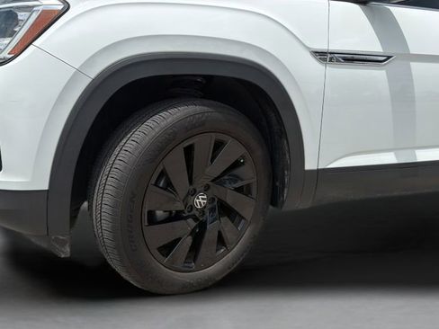 Certified 2024 Volkswagen Atlas Cross Sport SE w/ Panoramic Sunroof Package FWD image 36