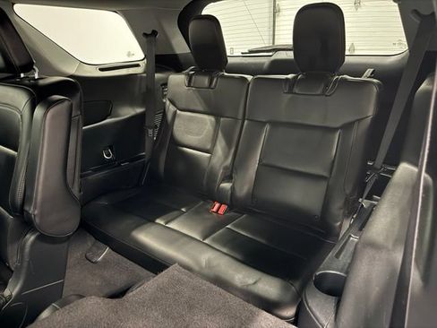 Used 2024 Ford Explorer XLT w/ Equipment Group 202A AWD/4WD image 28