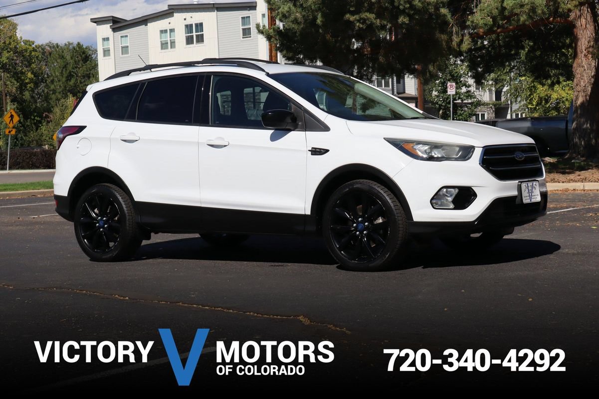 Used 2017 Ford Escape SE w/ Equipment Group 201A AWD/4WD image 1
