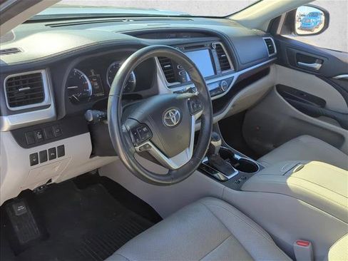 Used 2015 Toyota Highlander Limited image 14