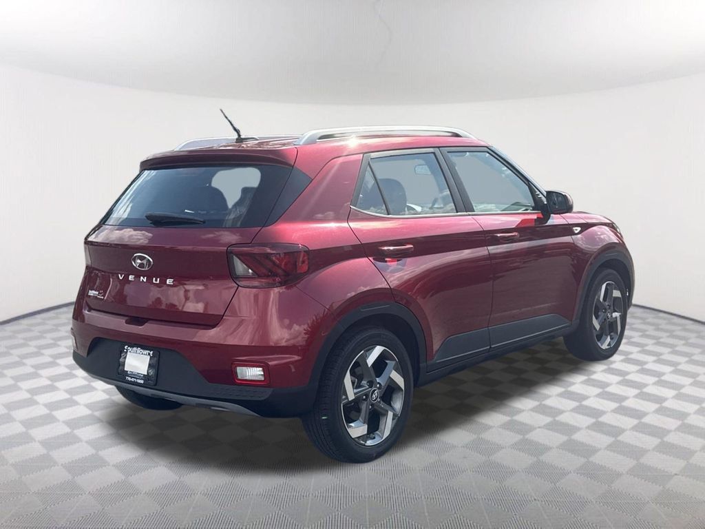 Used 2024 Hyundai Venue Limited FWD image 5