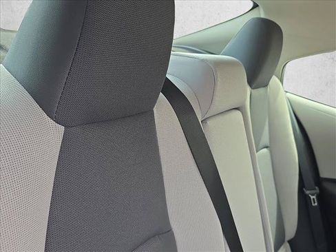 Used 2025 Toyota Corolla LE FWD image 21