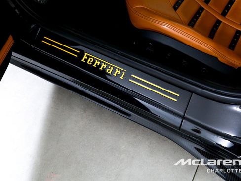 Used 2018 Ferrari 812 Superfast RWD image 15