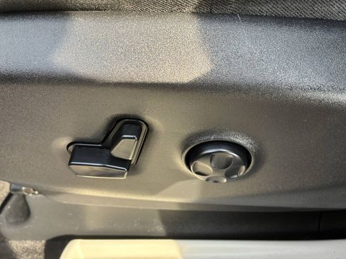 Used 2019 Chrysler Pacifica Touring-L FWD image 35