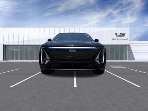 Certified 2024 Cadillac Lyriq Luxury AWD/4WD image 7