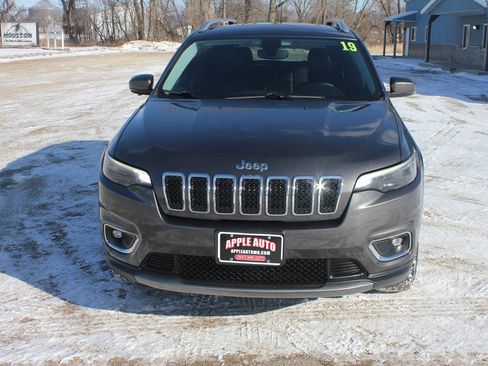 Used 2019 Jeep Cherokee Limited w/ Luxury Group image 3