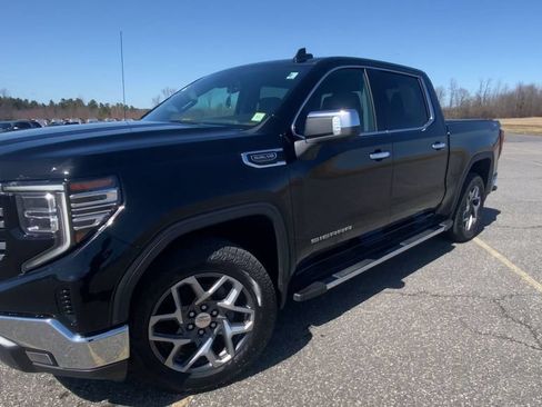 Certified 2022 GMC Sierra 1500 SLT w/ SLT Premium Package AWD/4WD image 4