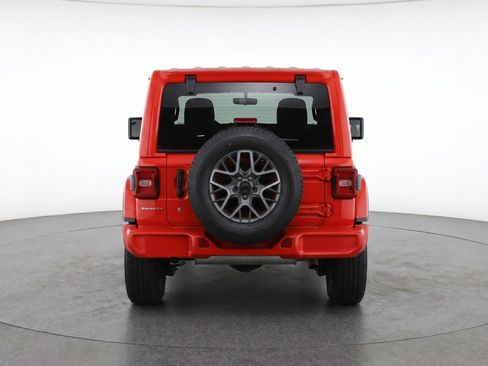 Used 2025 Jeep Wrangler Sahara image 7