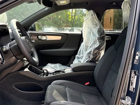 New 2026 Volvo XC40 B5 Ultra w/ Protection Package Premier image 10