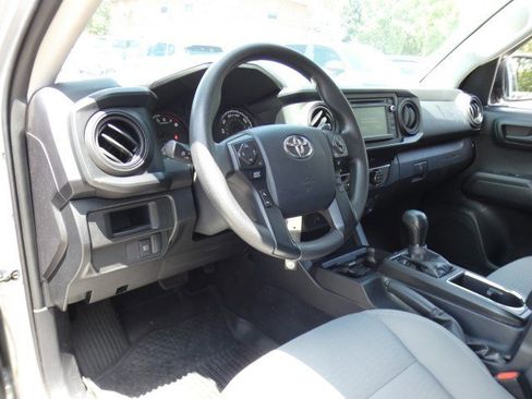 Used 2019 Toyota Tacoma SR AWD/4WD image 11