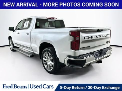 Used 2024 Chevrolet Silverado 1500 High Country w/ High Country Premium Package AWD/4WD image 7