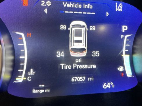 Used 2024 Chrysler Pacifica Touring-L image 16