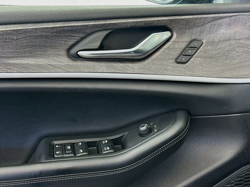 Used 2024 Jeep Grand Cherokee L Limited w/ Luxury Tech Group II image 15