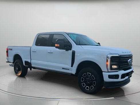 Certified 2025 Ford F250 Platinum w/ FX4 Off-Road Package AWD/4WD image 35