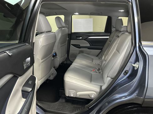 Used 2015 Toyota Highlander XLE image 32