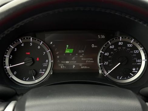 Used 2025 Toyota Highlander LE AWD/4WD image 28
