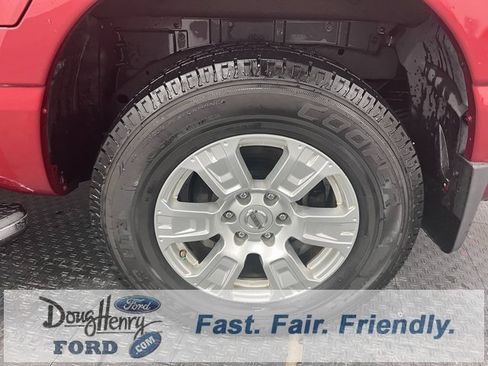 Used 2017 Nissan Titan SV image 21