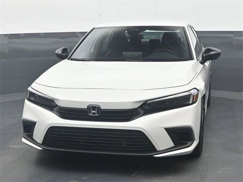 Used 2023 Honda Civic Sport image 3