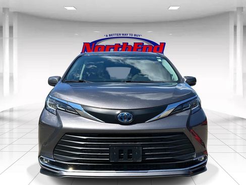 Used 2021 Toyota Sienna XLE w/ XLE Plus Package FWD image 8
