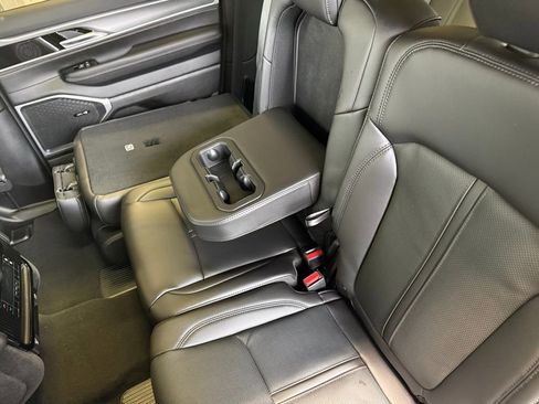 New 2026 Jeep Grand Wagoneer L 4WD w/ Premium Group I image 39