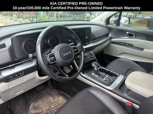 Certified 2024 Kia Carnival LX FWD image 5