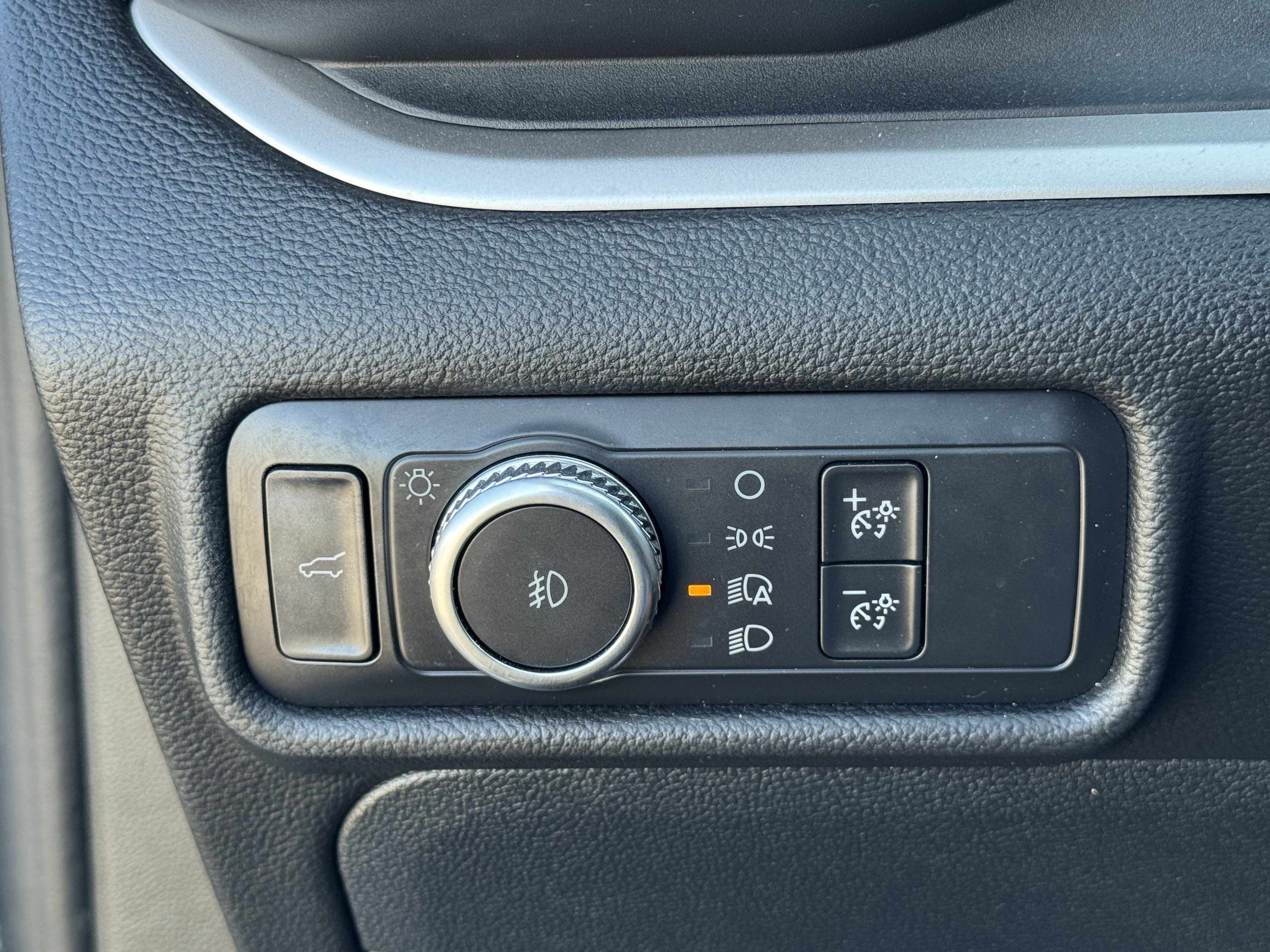 Used 2020 Ford Explorer XLT w/ Equipment Group 202A RWD image 15