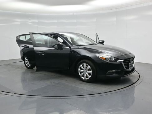 Used 2018 MAZDA MAZDA3 Sport image 28