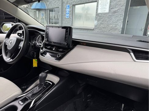 Used 2022 Toyota Corolla LE w/ Carpet Mat Package (TMS) image 21