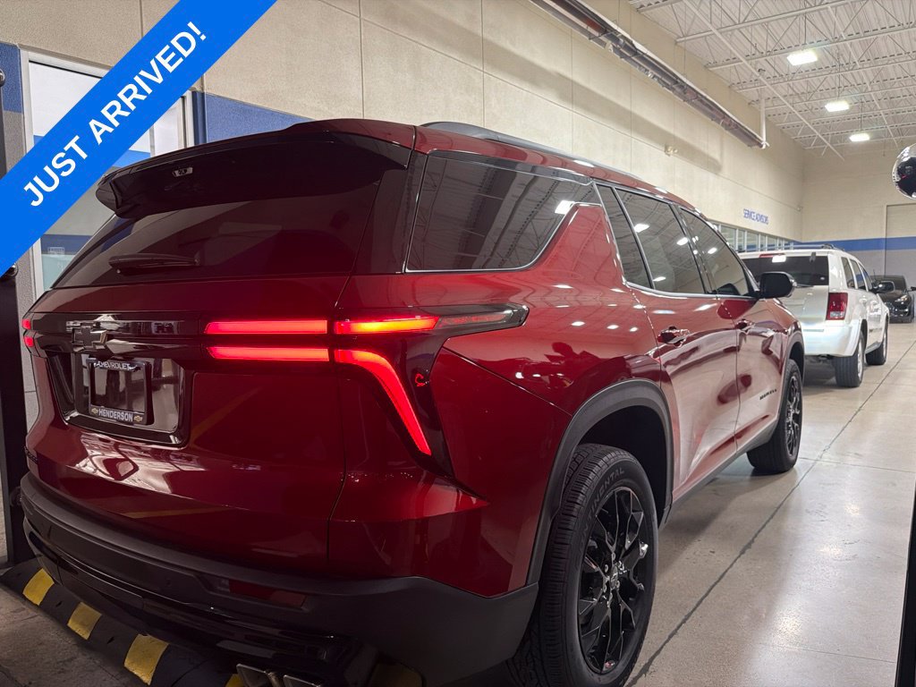 Used 2026 Chevrolet Traverse LT w/ Midnight/Sport Edition FWD image 3