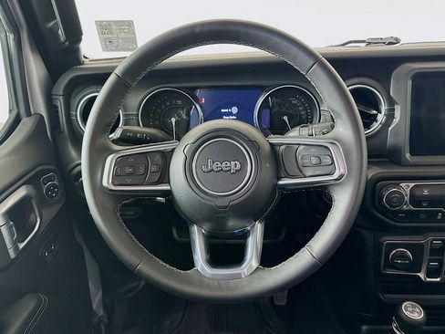 Used 2023 Jeep Wrangler Unlimited Sahara AWD/4WD image 17