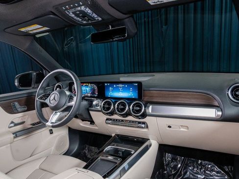 New 2026 Mercedes-Benz GLB 250 image 4