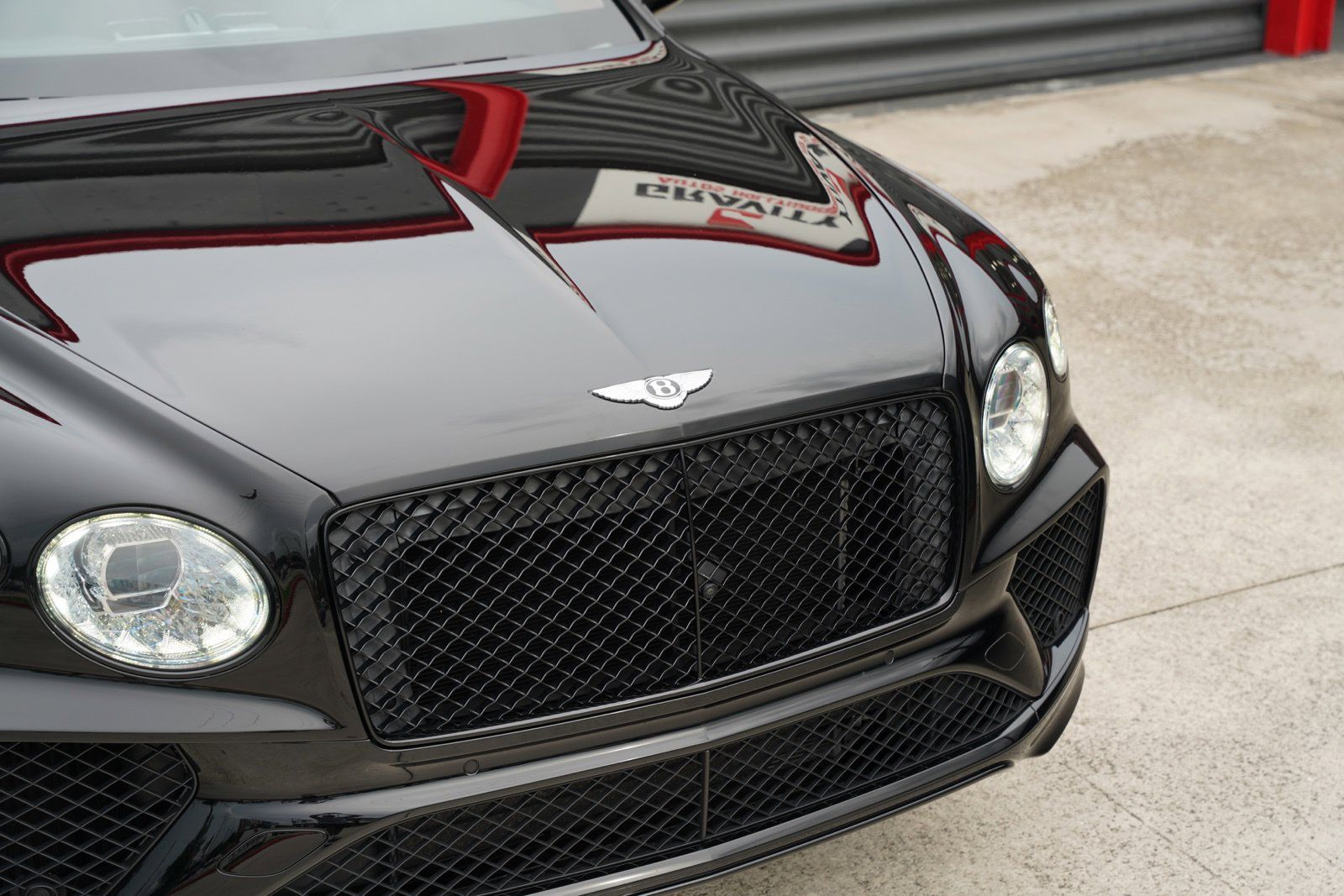 Used 2021 Bentley Bentayga AWD/4WD image 3