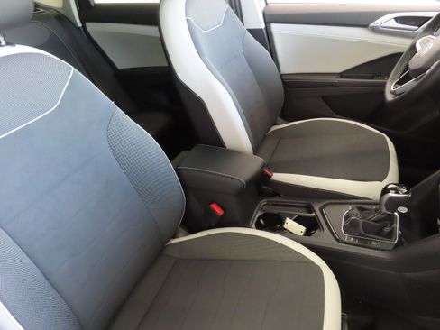 New 2025 Volkswagen Taos SE image 27