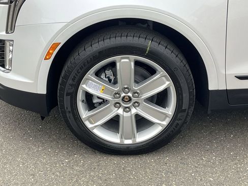 New 2026 Cadillac XT5 Luxury w/ LPO, ONYX Package image 25